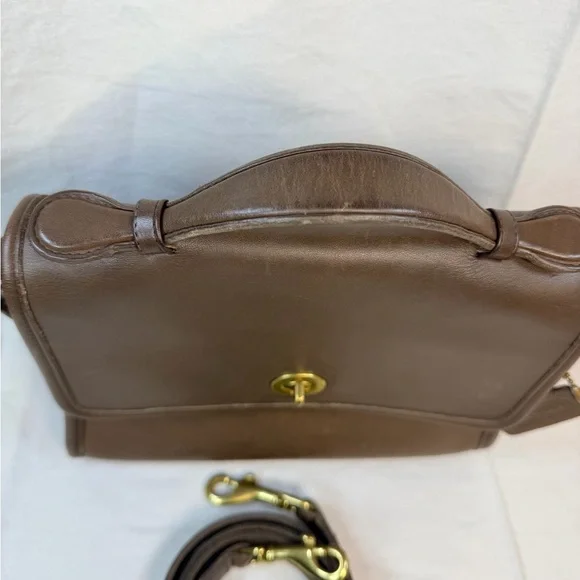 Coach Vintage Court Taupe Brown Leather 9870 Hangtag Brass Crossbody Strap Slots - Picture 5 of 16